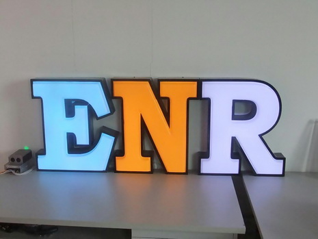 吸塑发光字<br><h5>铝塑镀锌板围边加面板亚克力</h5>