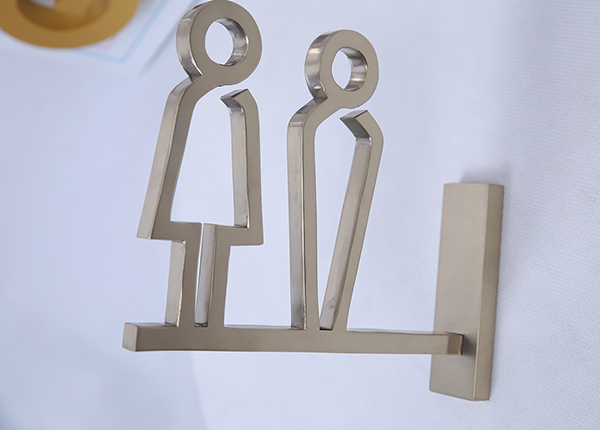 精品不锈钢标识<br><h5>精工电镀香槟金拉丝</h5>