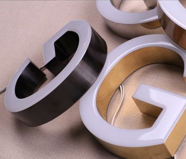 树脂发光字<br><h5>金属铝围边加环氧树脂</h5>